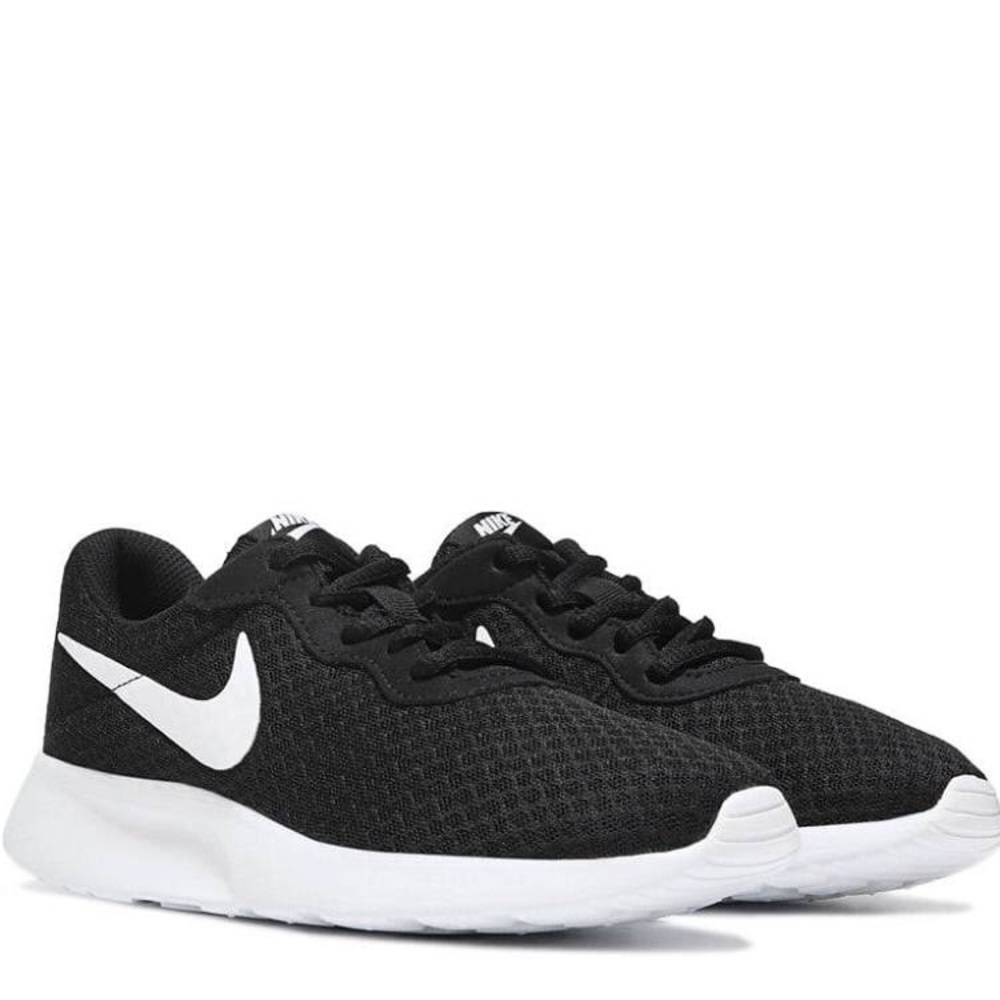 Nike tanjun sneakers black/white size 7.5